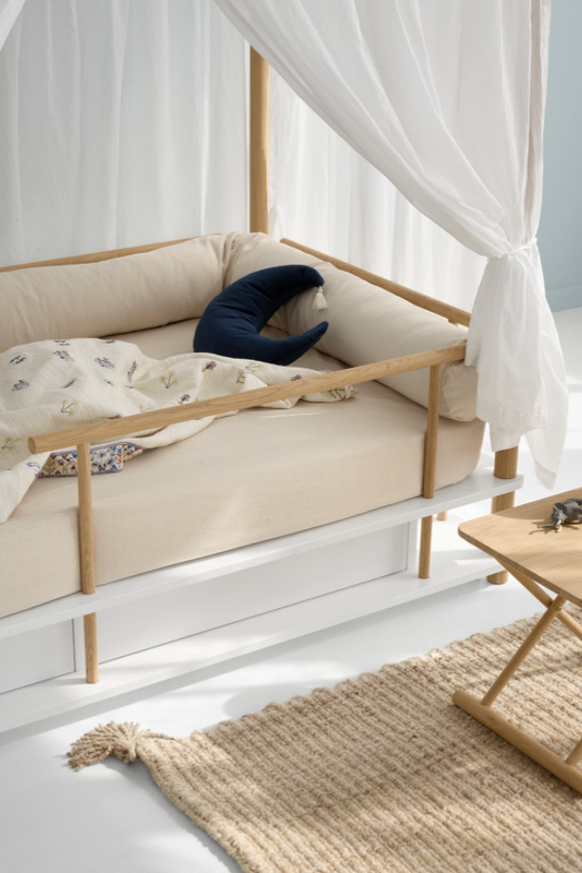 Oliver Furniture Nomad Himmelbett mit Betthimmel Sahara und Rausfallschutz
