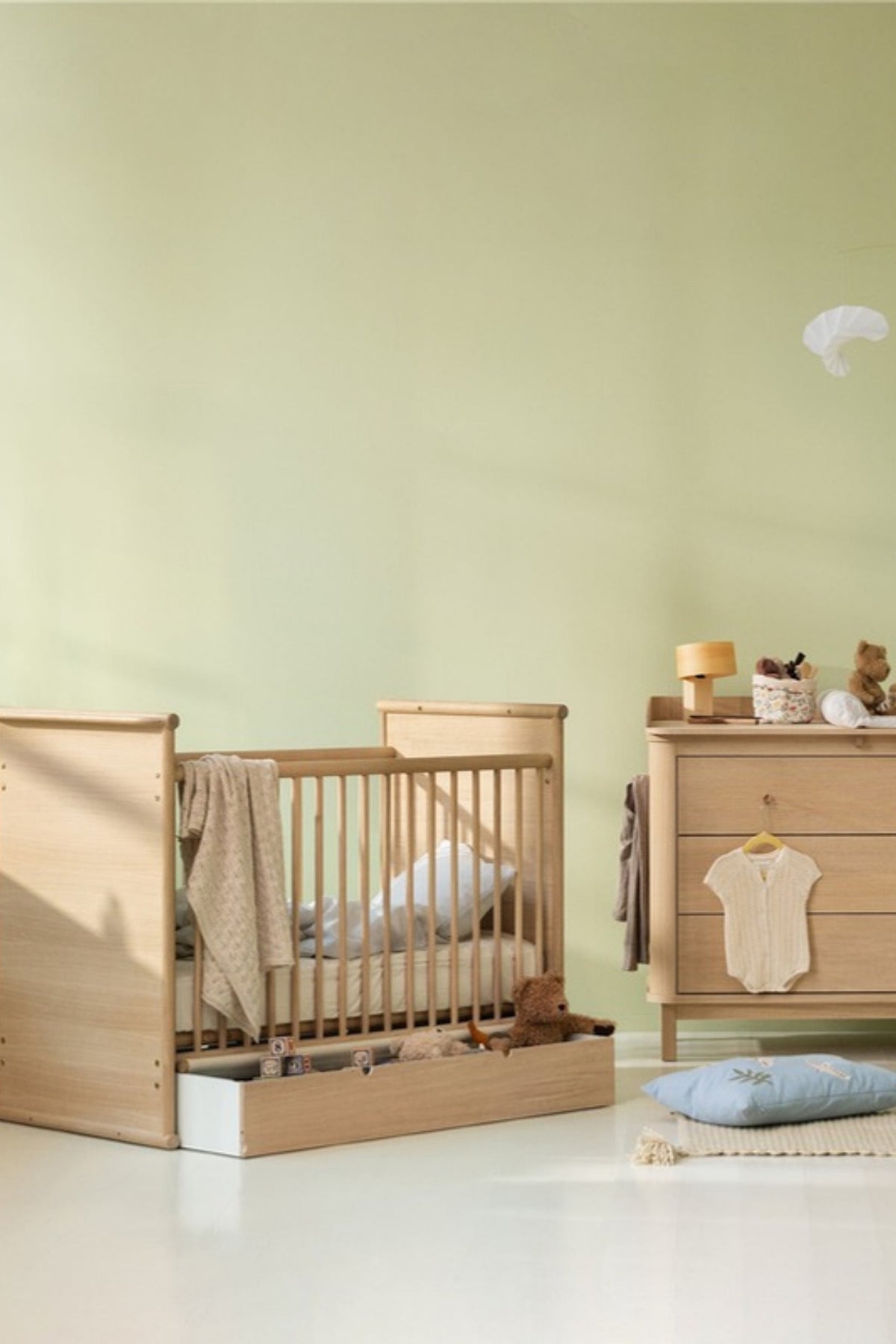 Oliver Furniture Novel Babybett im Kinderzimmer