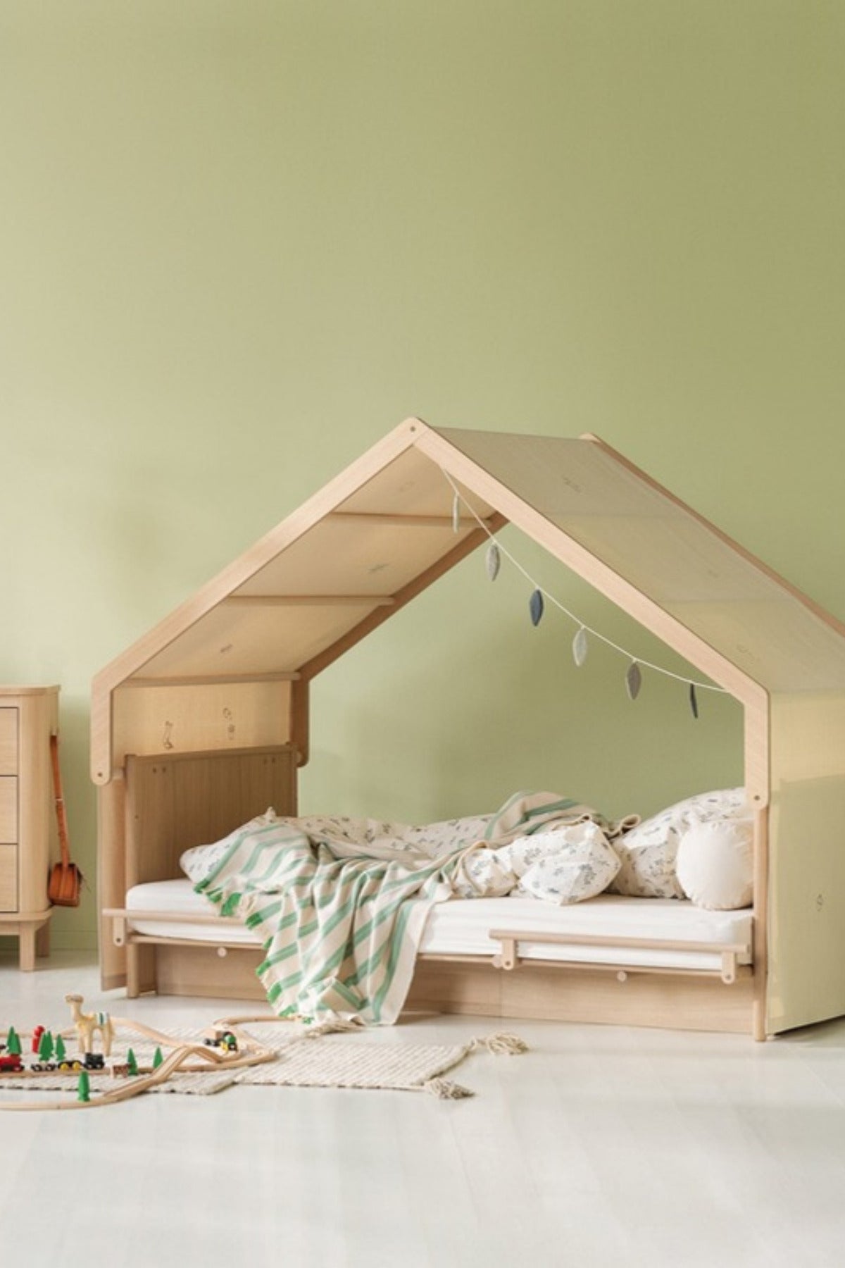 Oliver Furniture Novel Betthimmel am Hausdach