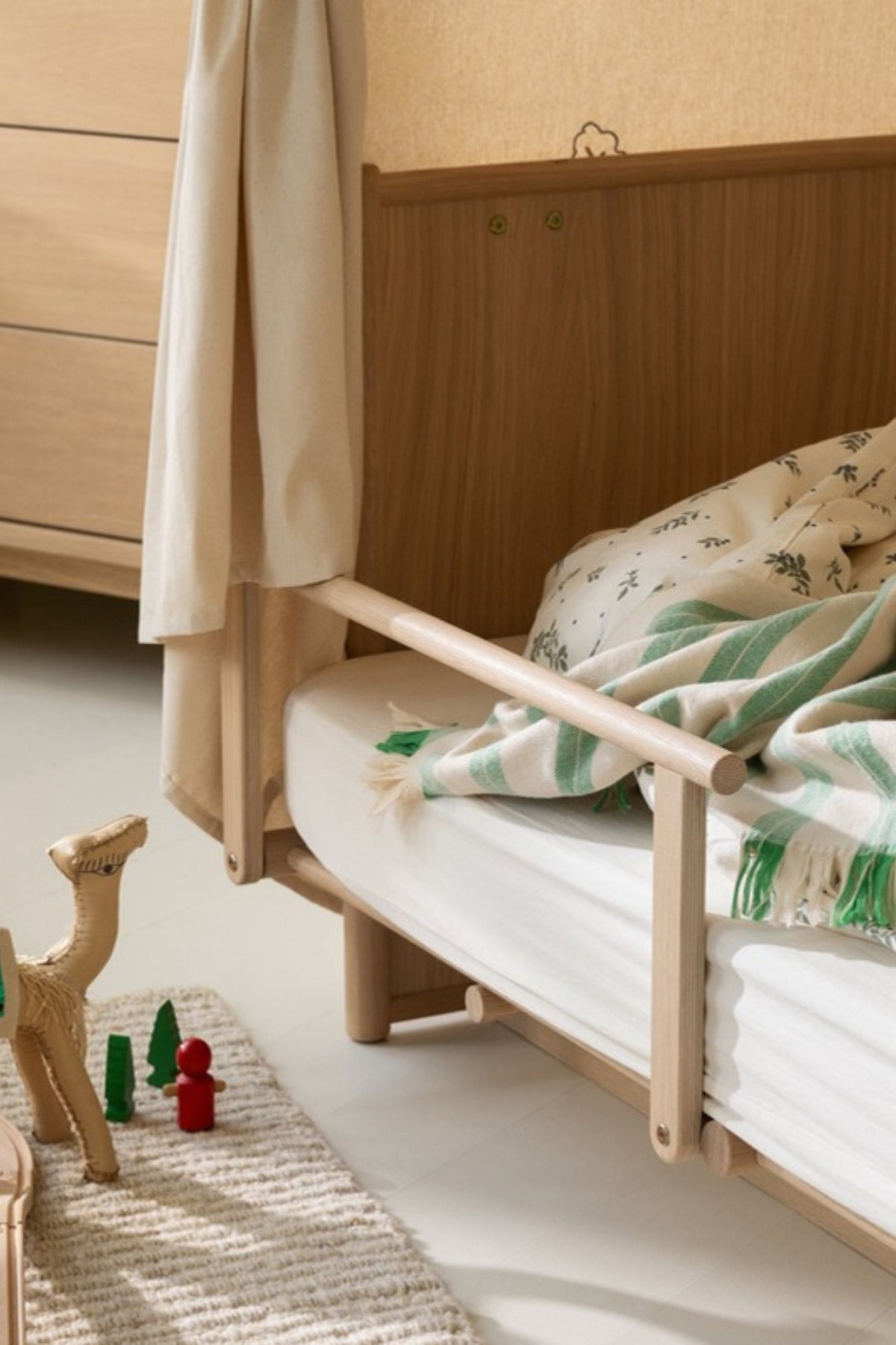 Oliver Furniture Novel Rausfallschutz am Bett