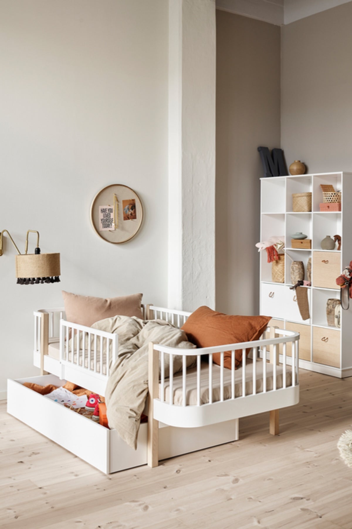 Oliver Furniture Wood Original Bettschublade weiß unter dem Bett