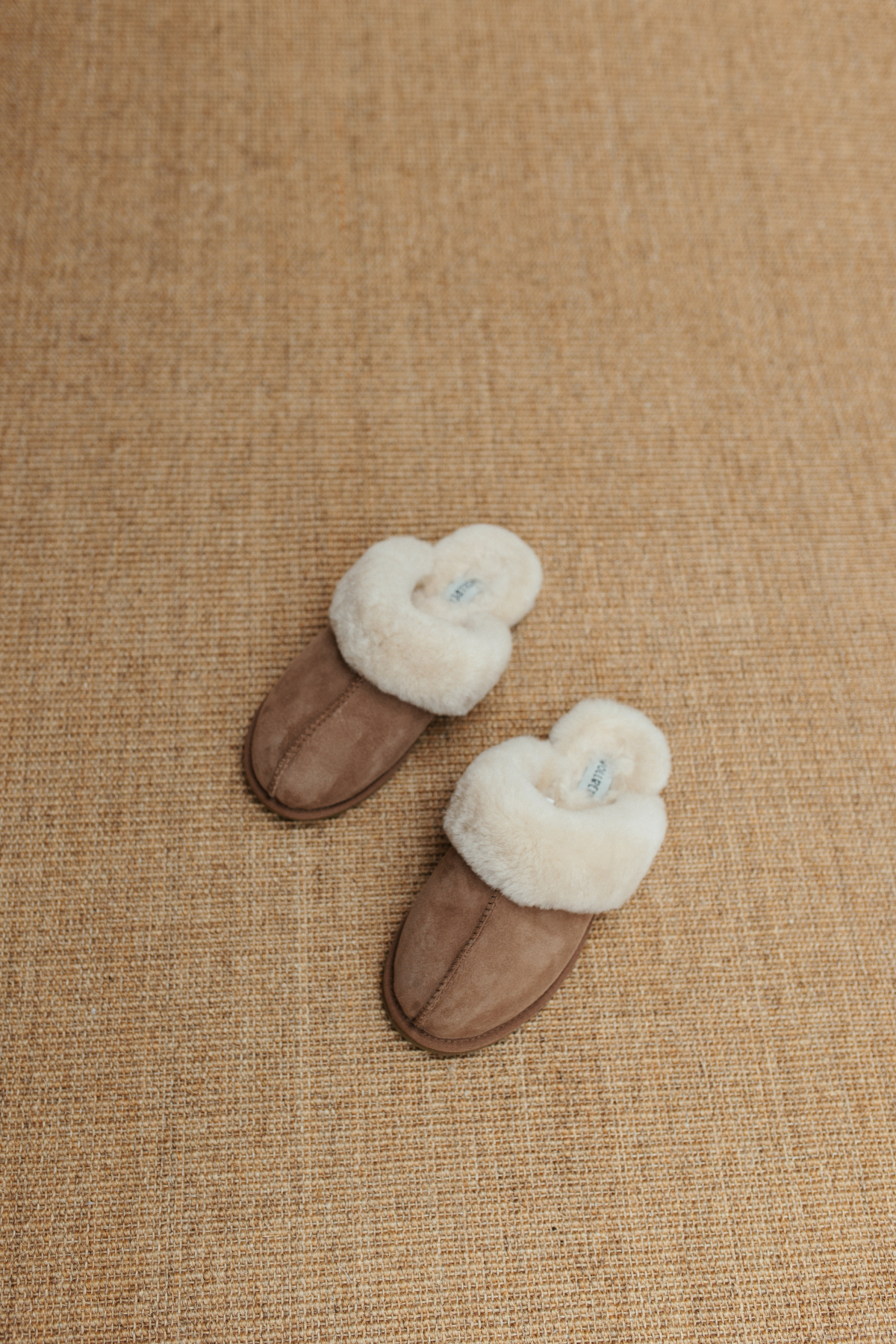 Mom Lammfell Pantoffel "Nuna" | Cognac