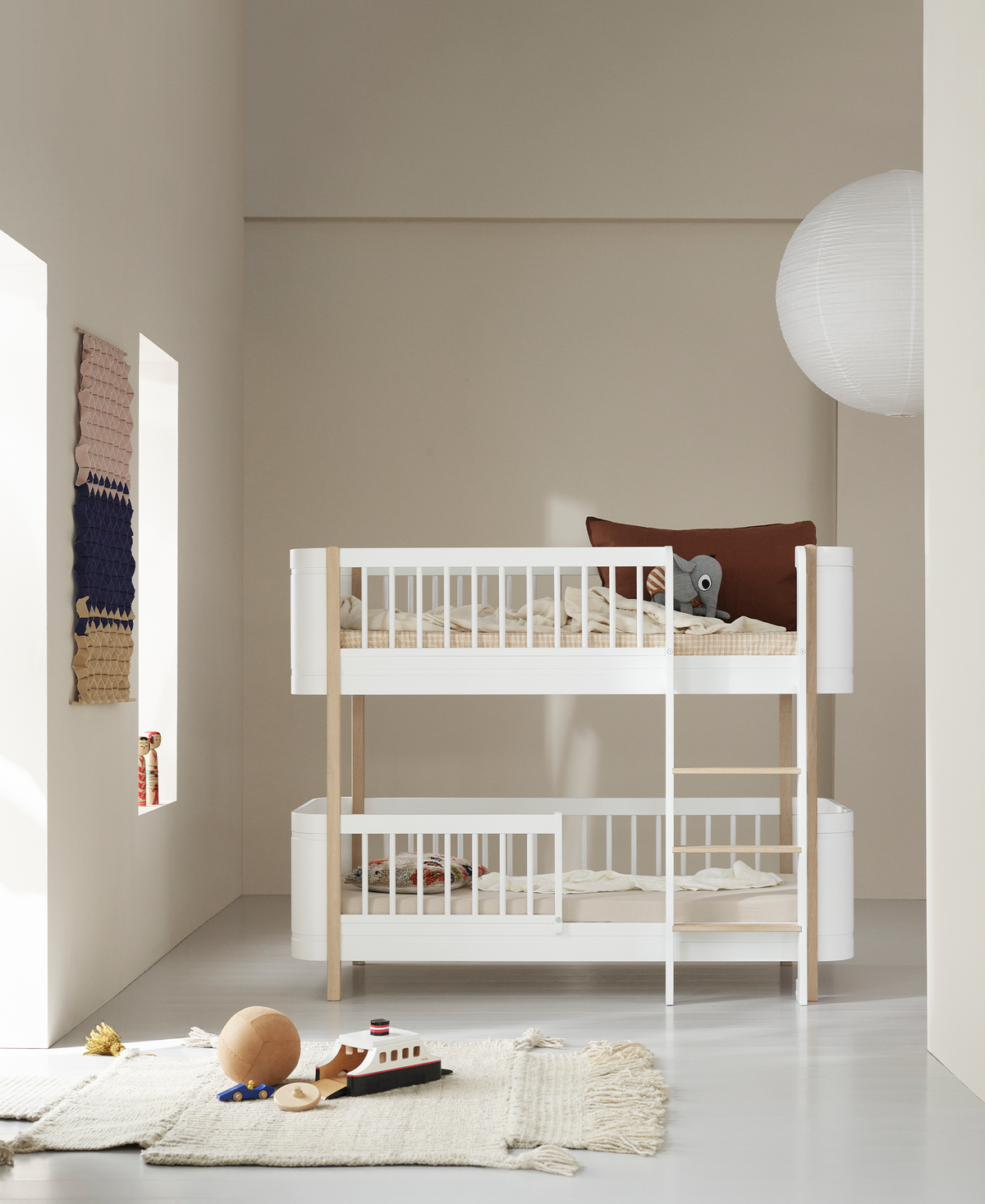 Oliver Furniture Wood Mini+ Umbauset Babybett & Juniorbett zum halbhohen Etagenbett, Weiß/Eiche – Mini+ halbhohes Etagenbett
