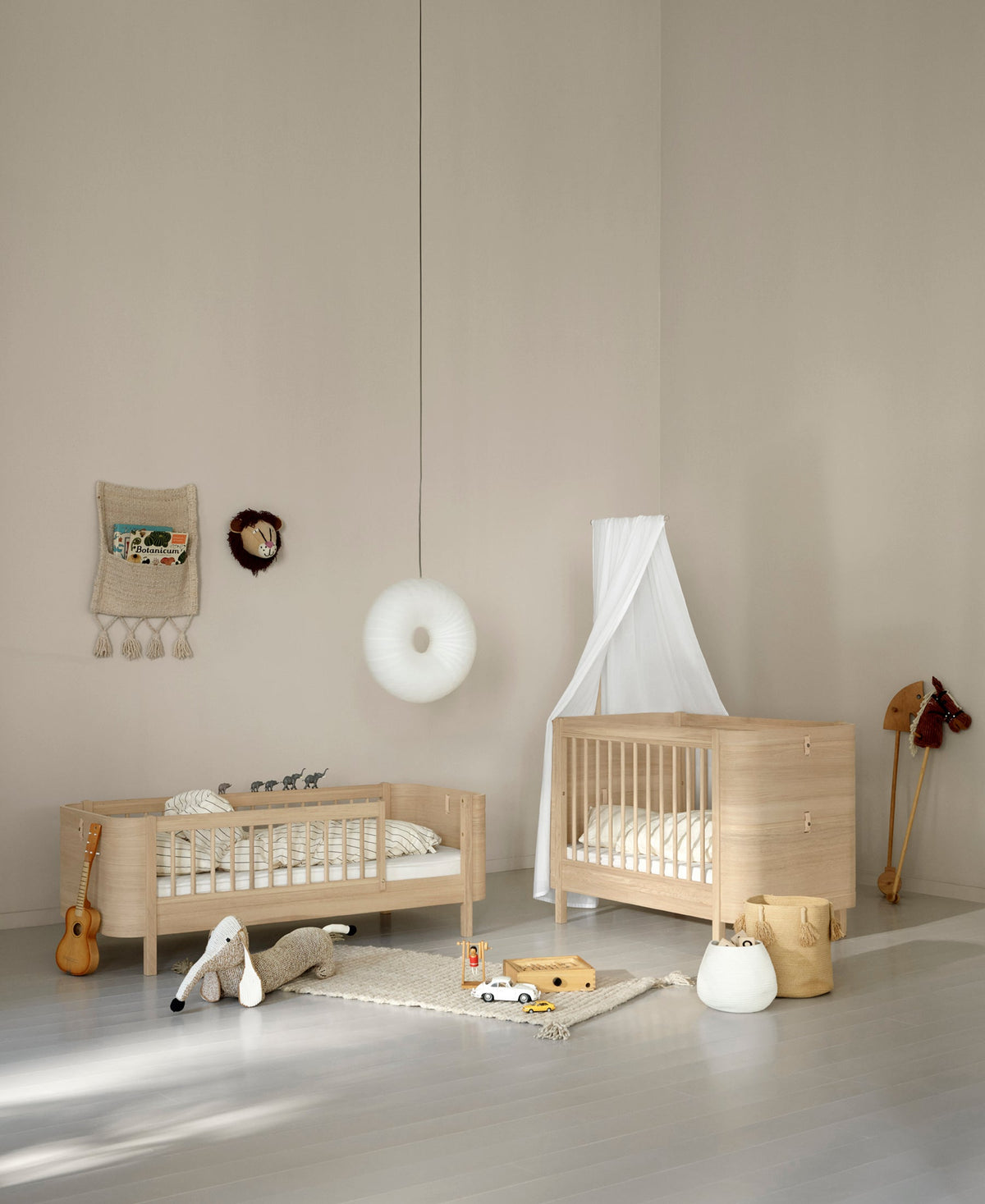 Oliver Furniture Wood Mini+ Betten, Eiche – im Kinderzimmer