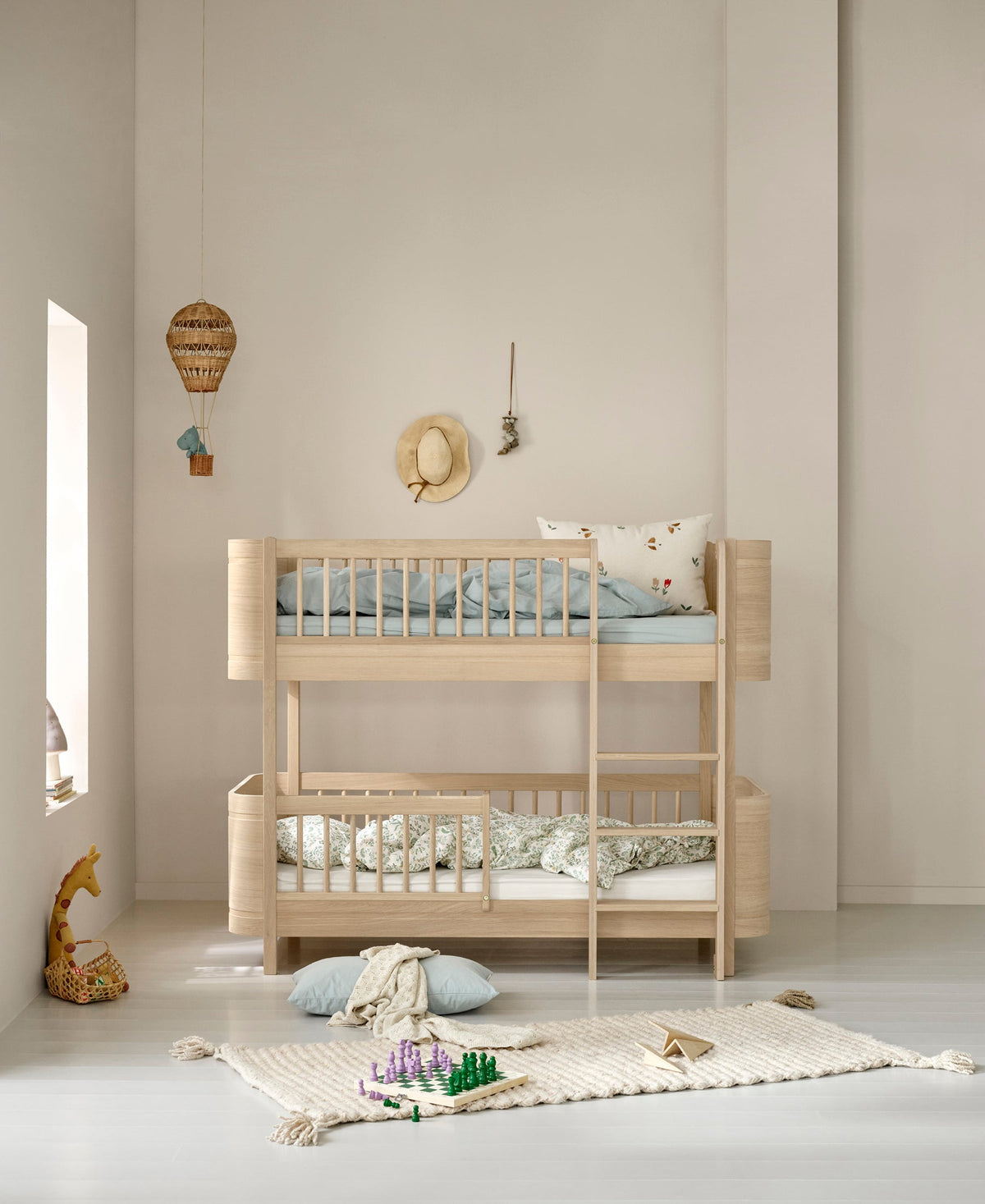 Oliver Furniture Wood Mini+ Umbauset Babybett & Juniorbett zum halbhohen Etagenbett, Eiche – Mini+ halbhohes Etagenbett